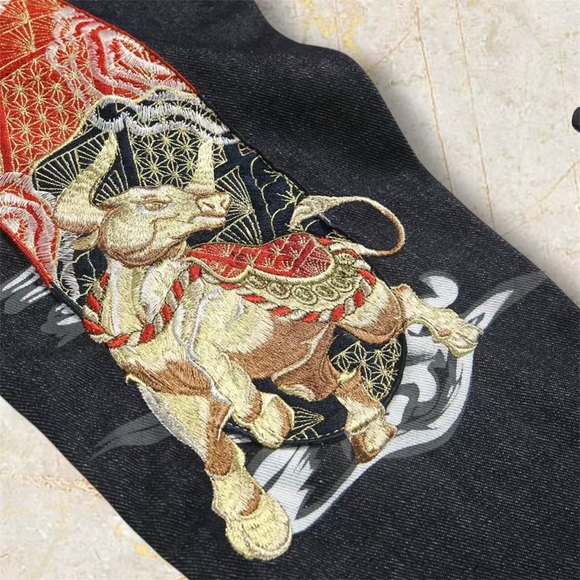 Evisu Embroidered Dark Blue Jeans - Picture 7 of 13